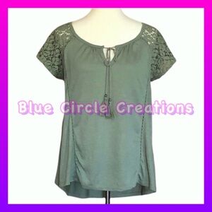 New Directions Olive Green Short Sleeve Top with Lace Sleeve Caps Size Medium